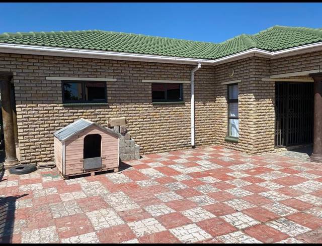 8 BEDROOM HOUSE FOR SALE IN EZIBELENI